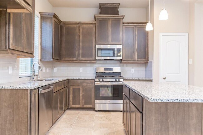 Building Photo - 5546 Sallow Bay Ln