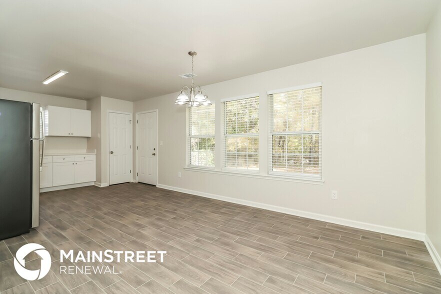 Building Photo - 7073 Stonecreek Dr