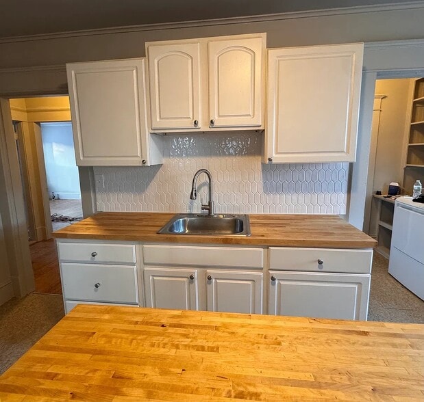 Building Photo - 22 Lawler St