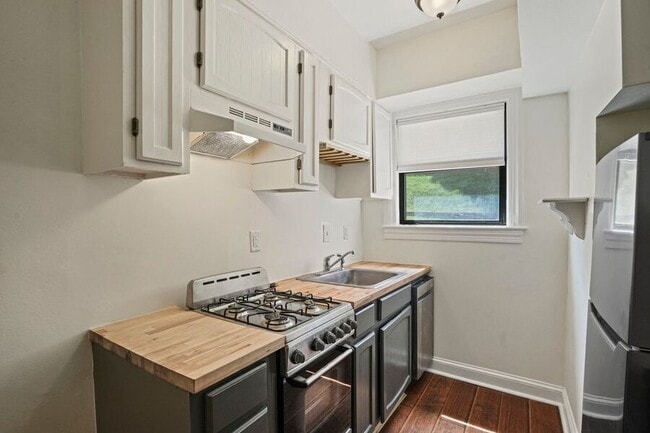 Primary Photo - 2655 41st St NW
