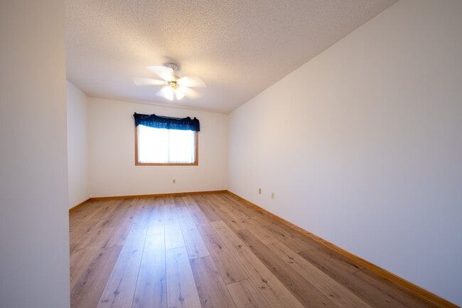 Building Photo - 1896 Sapphire Pt