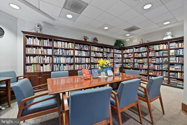 Building Photo - 203 Yoakum Pkwy