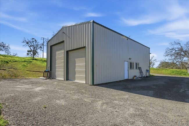 Building Photo - 30535 Rd 400