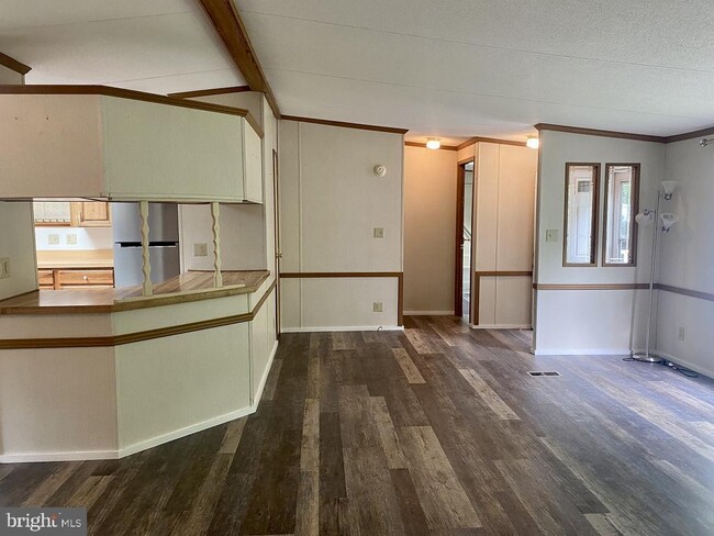 Building Photo - 746 Sawmill Rd