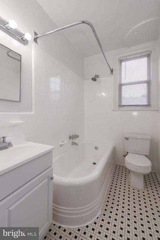 Building Photo - 7607 Eastern Ave NW