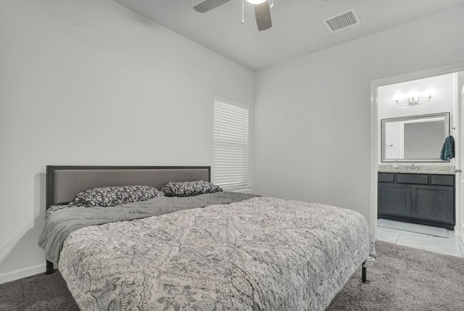 Building Photo - Upper Valley 2 Bedroom 2.5 Bath