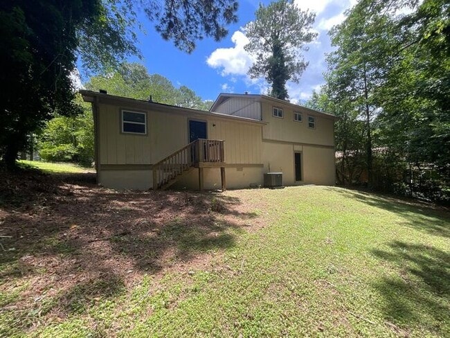 Building Photo - 545 Navarre Dr