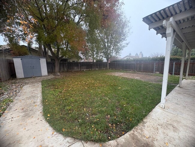 Building Photo - 3 Bedroom Home