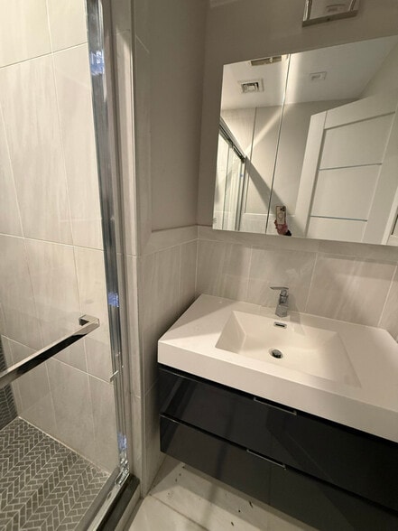 Building Photo - 47-14 Ditmars Blvd