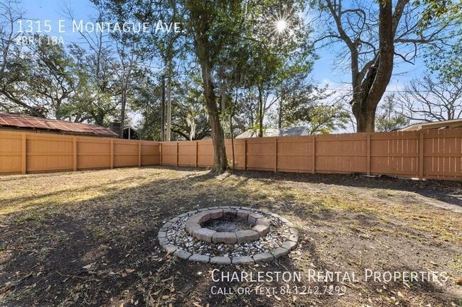 Building Photo - 1315 E Montague Ave