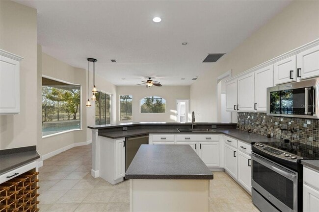 Building Photo - 11011 Hyacinth Pl