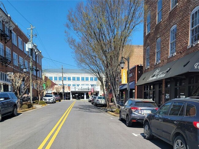 Building Photo - 251 Archer St