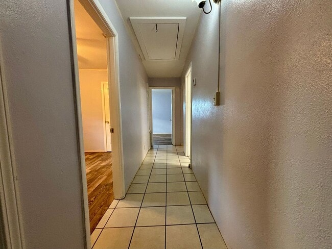 Building Photo - 415 Romana