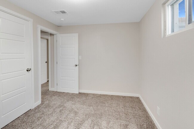 Building Photo - 3919 Tennyson Ave