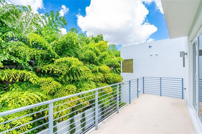 Building Photo - 10267 NW 75th Terrace