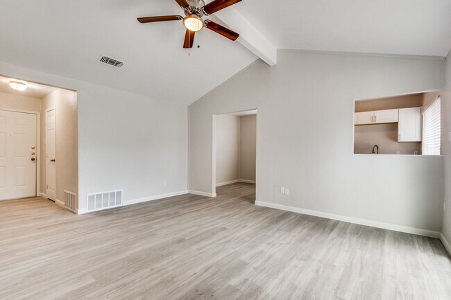 Building Photo - Beautifully Updated, Modern Finishes!