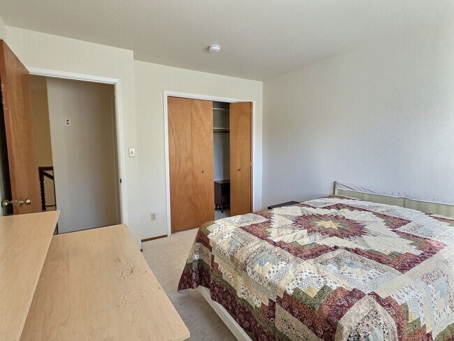 Building Photo - 6BD/3BA – Spacious West San Jose home near...