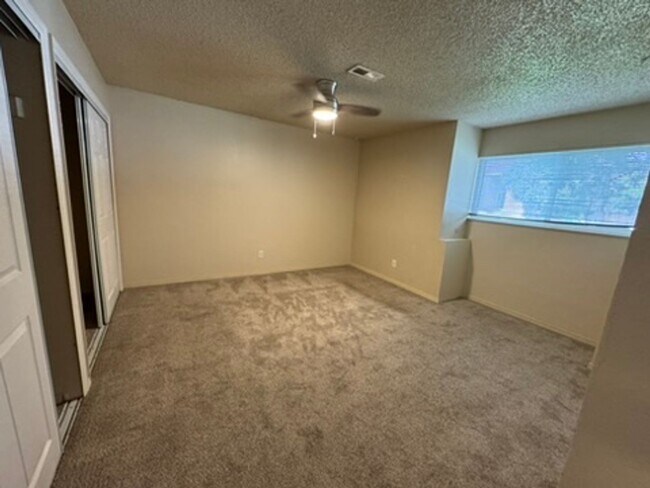 Building Photo - 995 Holli Springs Ln