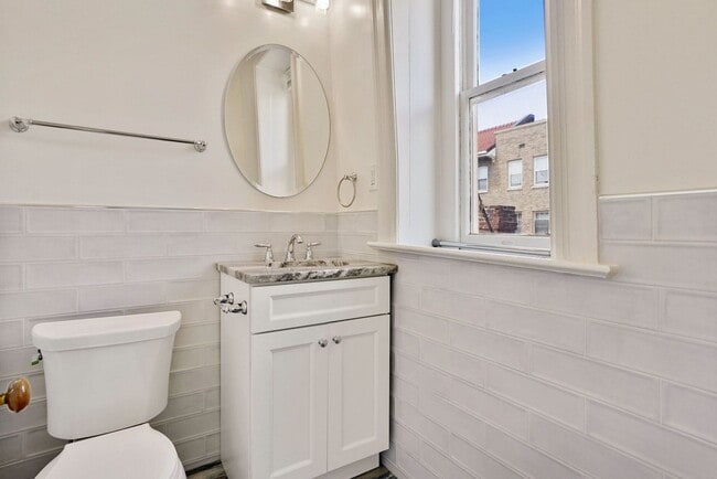 Building Photo - Professionally Managed// 3 Bedroom 2 Bathroom Condo // Kalorama/Dupont Circle// 1 Parking Spot In...