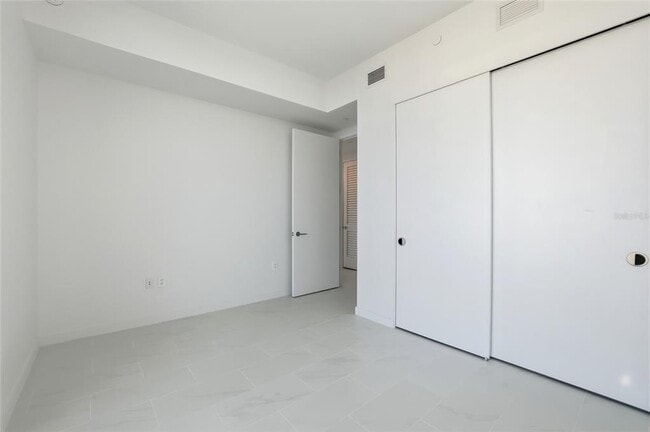 Building Photo - 400 Central Ave