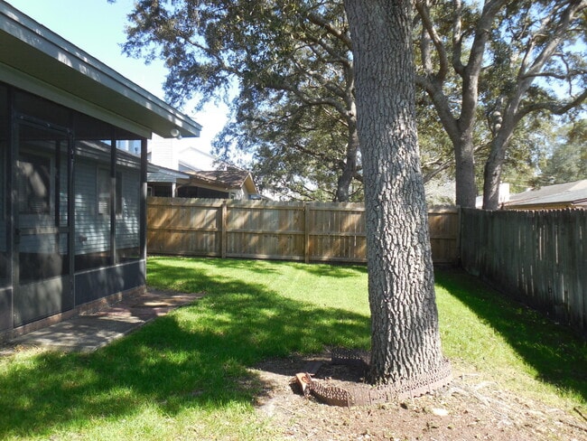 Building Photo - 360 Evergreen Ave