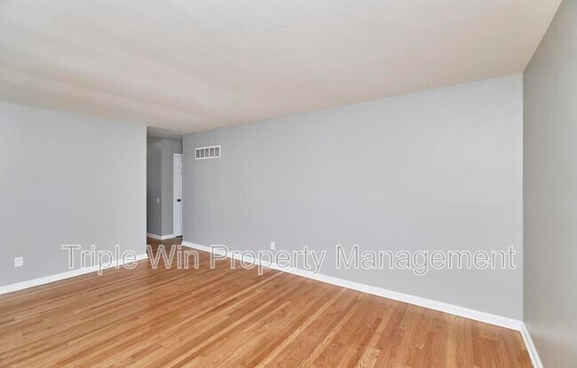 Building Photo - 2770 Dove Dr