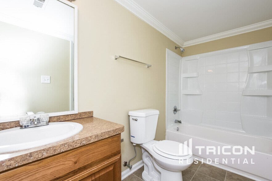 Building Photo - 5407 River Falls Dr