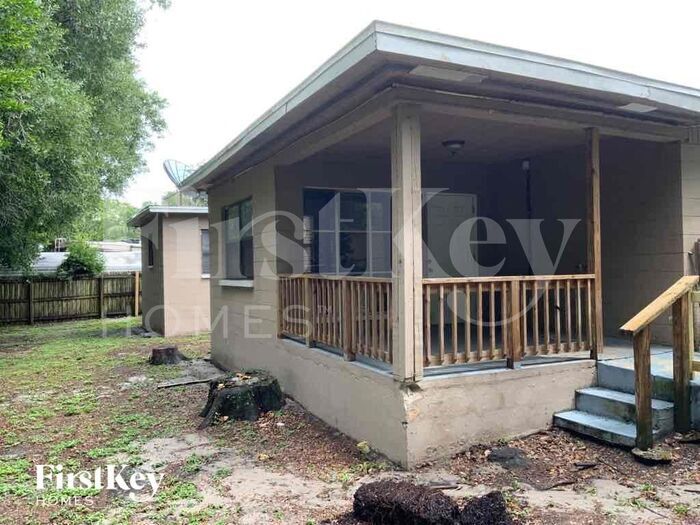Building Photo - 3408 E Knollwood St