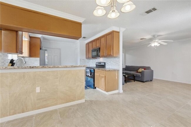 Building Photo - 2600 Cambridge Dr