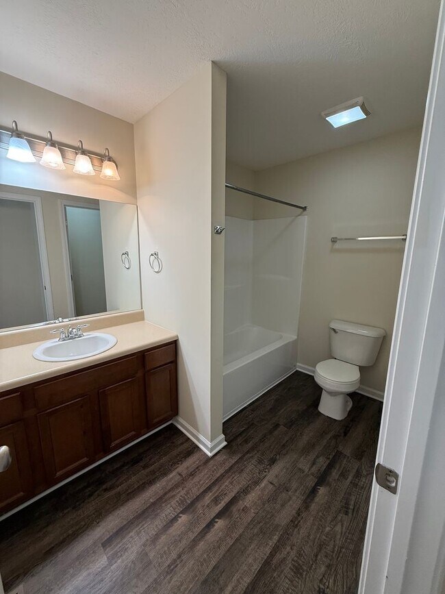 Building Photo - Charming 3 Bedroom 2.5 Bath townhome in Powell