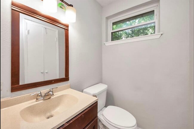 Building Photo - 12610 Chiswick Rd