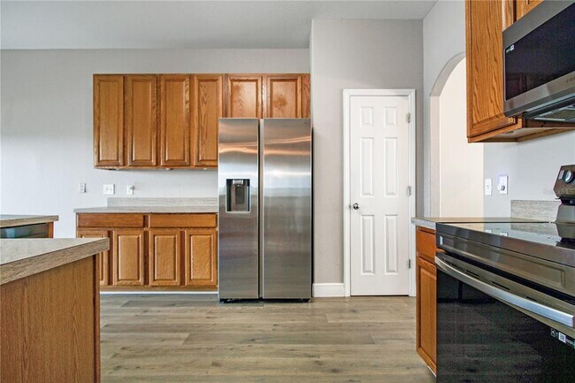 Building Photo - 1405 Vista del Lago Blvd