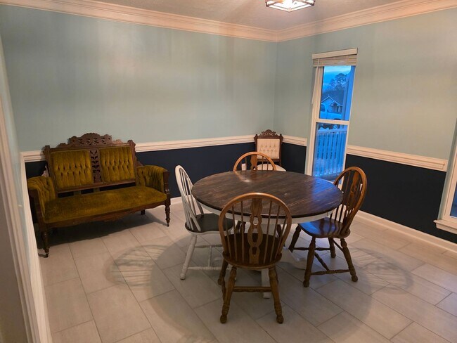 Building Photo - 1318 Maple Leaf Ct