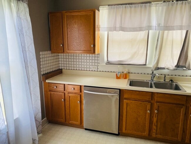 Building Photo - 1111 Melanie Ln