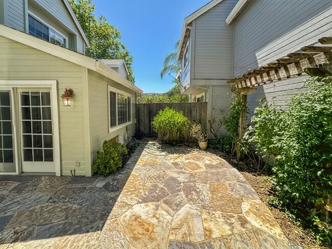 Building Photo - 162 Ignacio Valley Cir