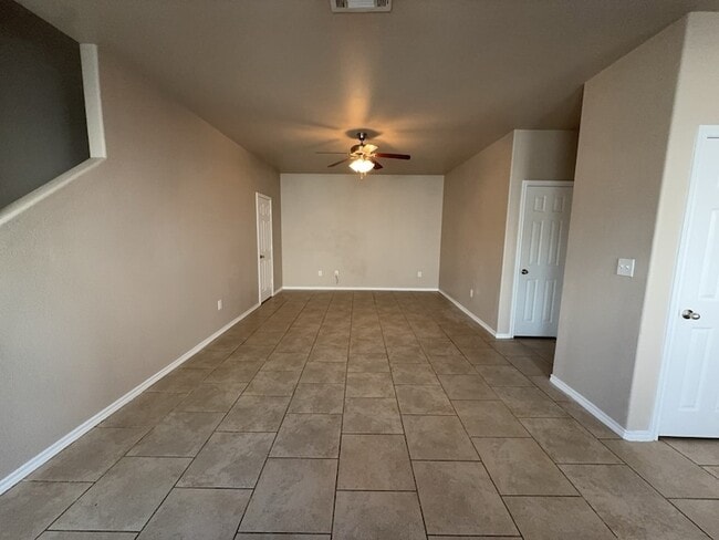 Building Photo - 704 E College St