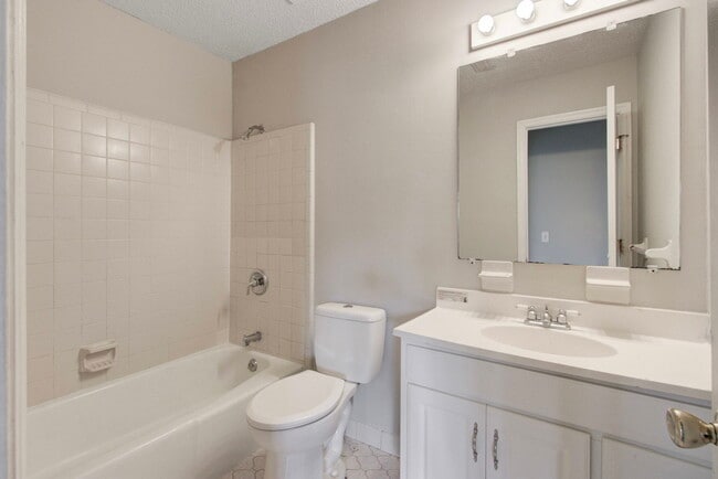 Building Photo - 1860 Piper Dr