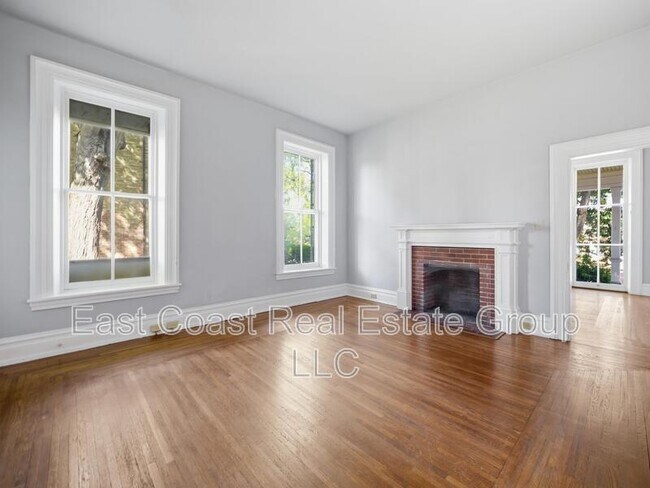 Building Photo - 323 N Potomac St