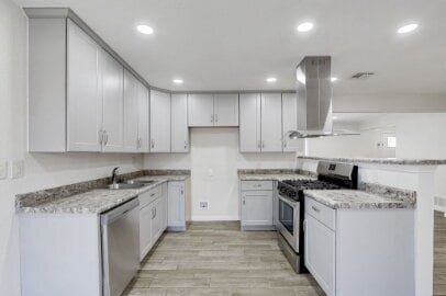Building Photo - Single story corner home features 3 beds, 2 bathrooms