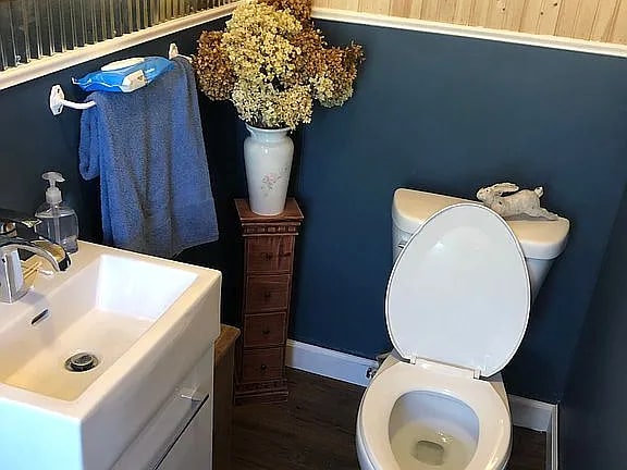 Building Photo - 205 N Illini St