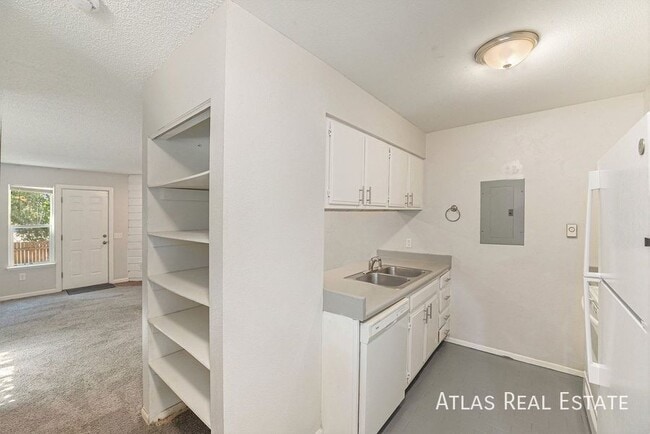 Building Photo - 347 Colony Pl