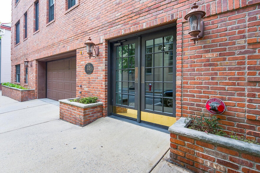 Building Photo - 515 Gregory Ave