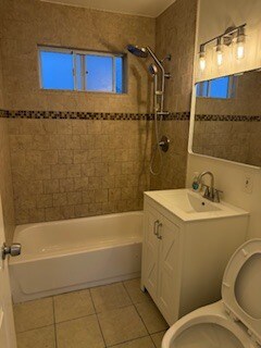 bathroom - 442 N Hollywood Way