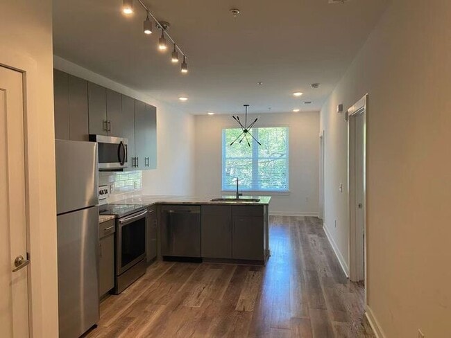 Building Photo - 525 Parkway Dr NE