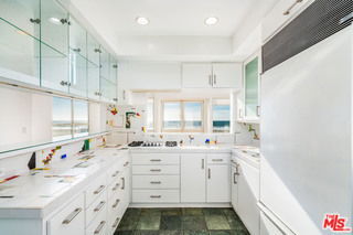 Building Photo - 3711 Ocean Front Walk