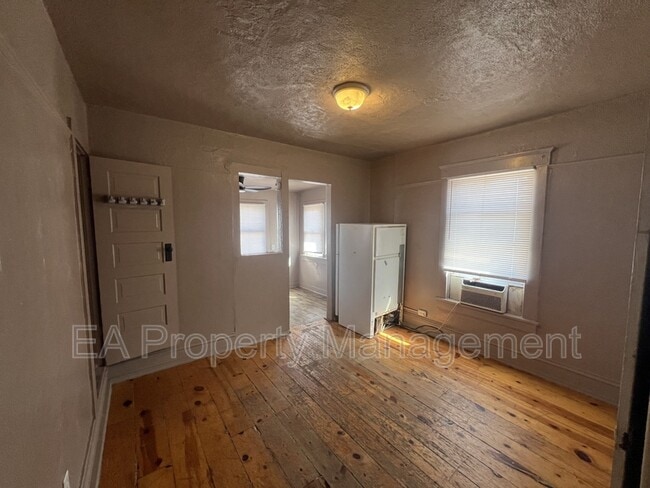 Building Photo - 123 Walter St NE