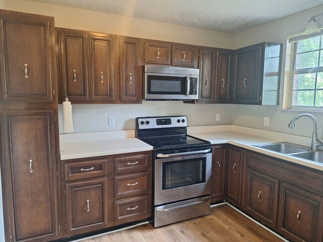 Building Photo - Basement Rancher located in Farragut
