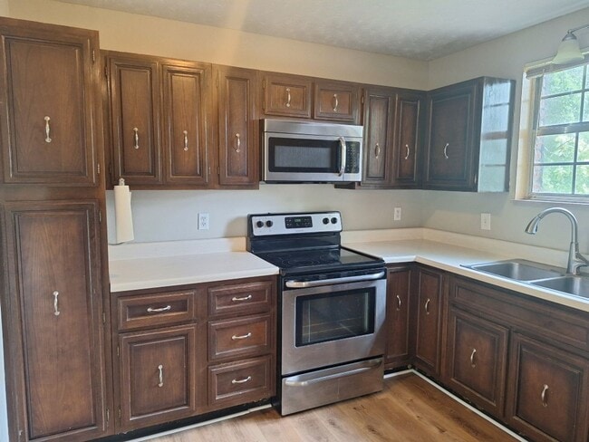 Building Photo - Basement Rancher located in Farragut/ NO PETS.