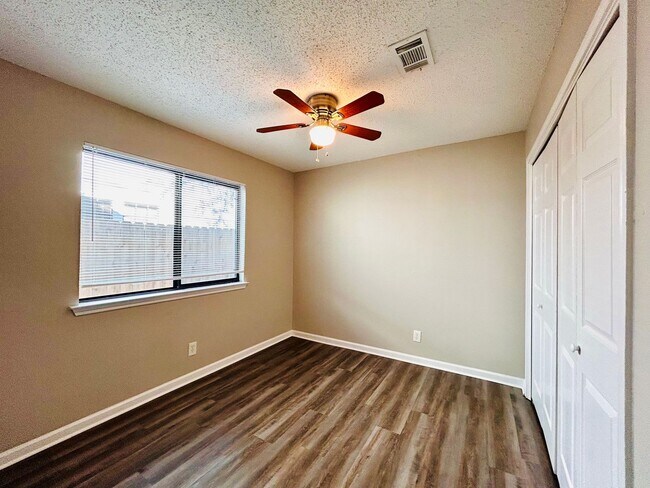 Building Photo - 9221 Kempler Dr