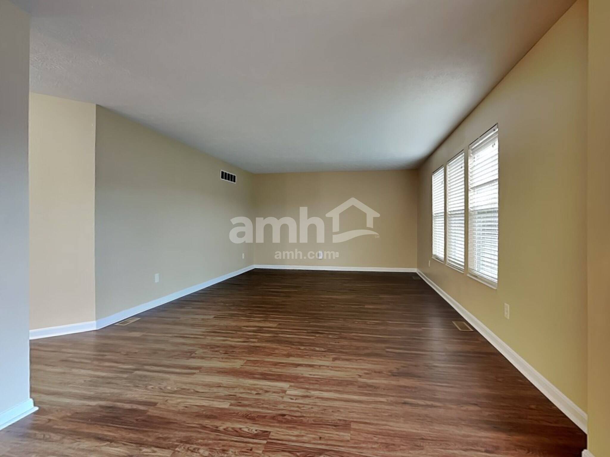 Building Photo - 10204 Meadow Glen Dr